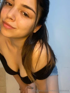 Leila_vass1 i really love hot adventures and i m up for anything tell