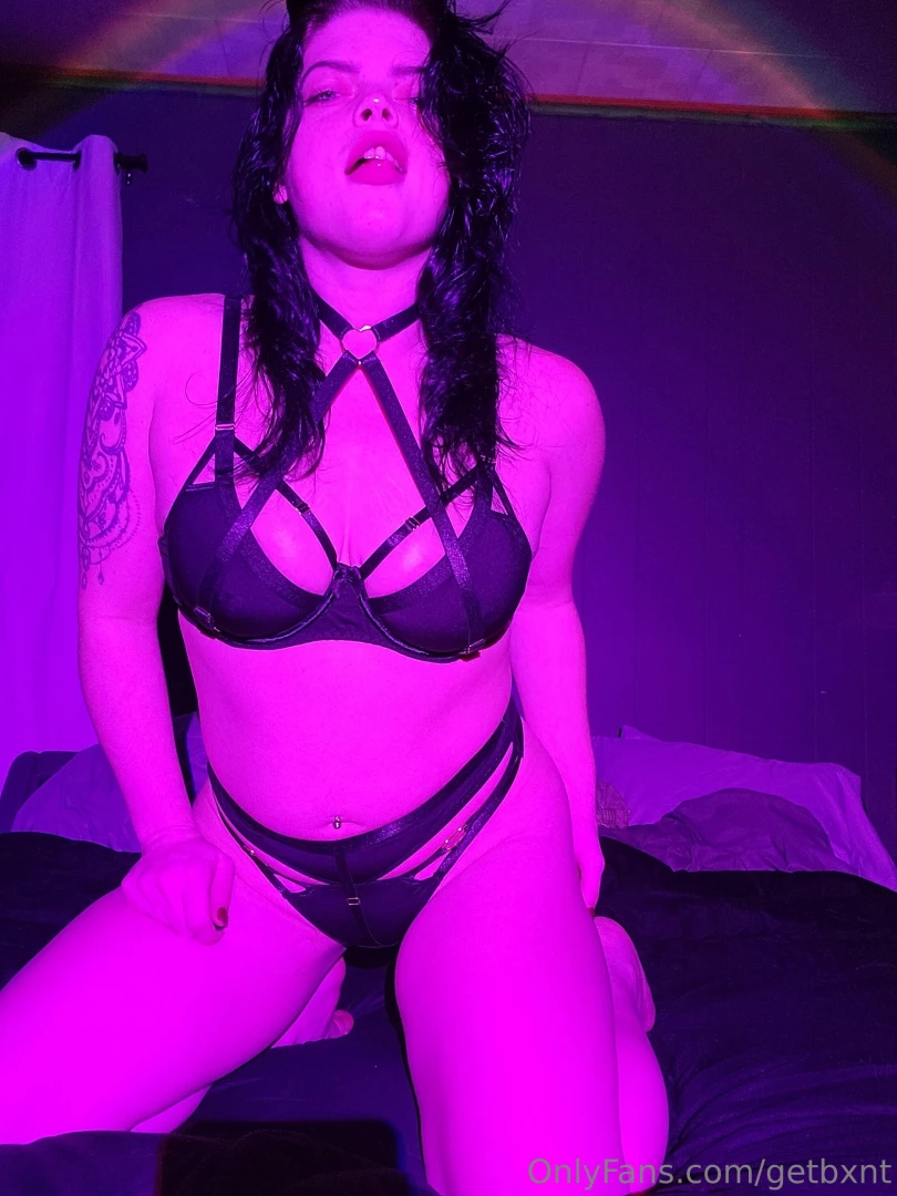 Fuck me like the little slut i am i can handle it i promise 