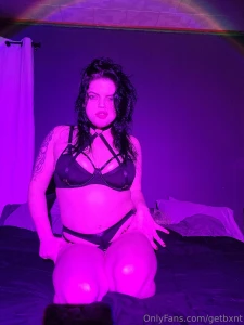 Peep this pretty pussy im begging you to burry you cock in me