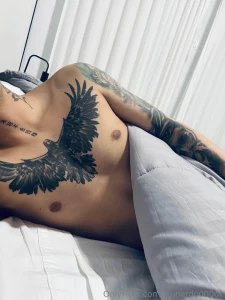 I m hot talk to me in the chat now