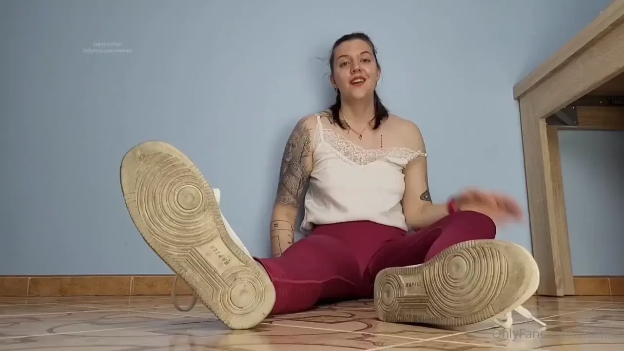 5 july - uh my pantyhosed feet got sweaty after walking - roleplay 