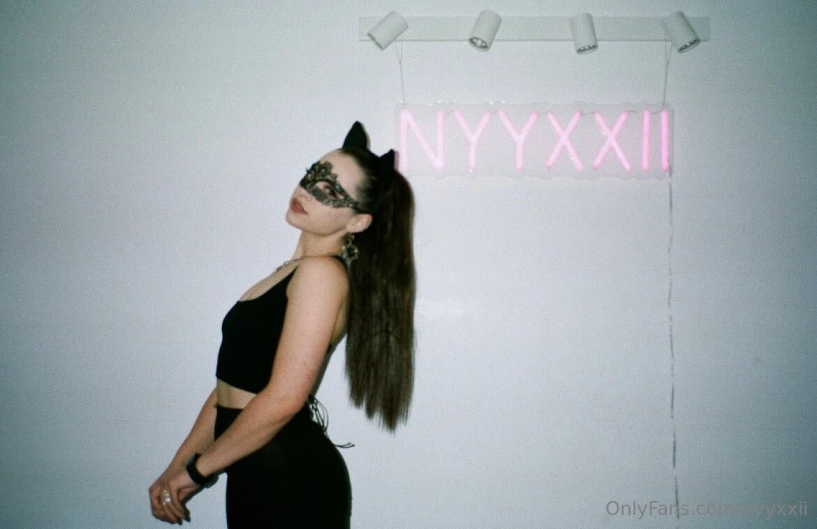 Which do you prefer mask or glasses 