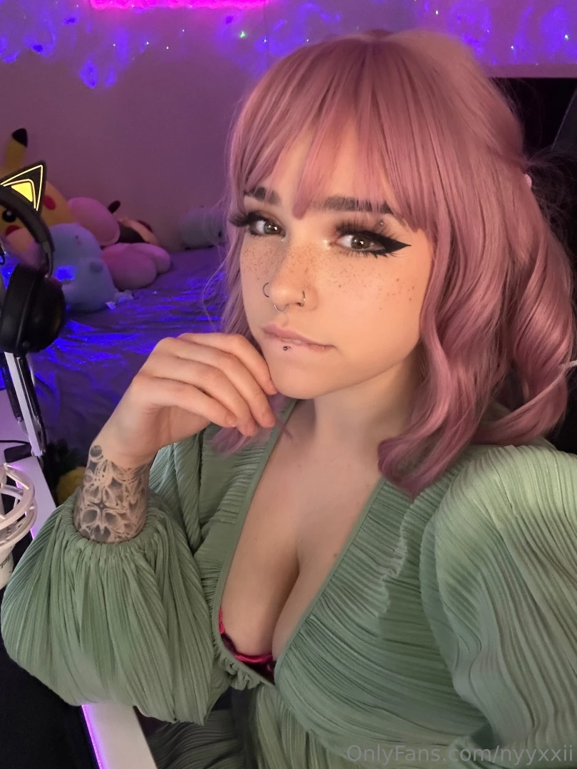 Hey sexy tell me your fantasies 