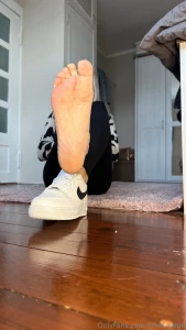 Wien you look at thais you can t get enough write dm