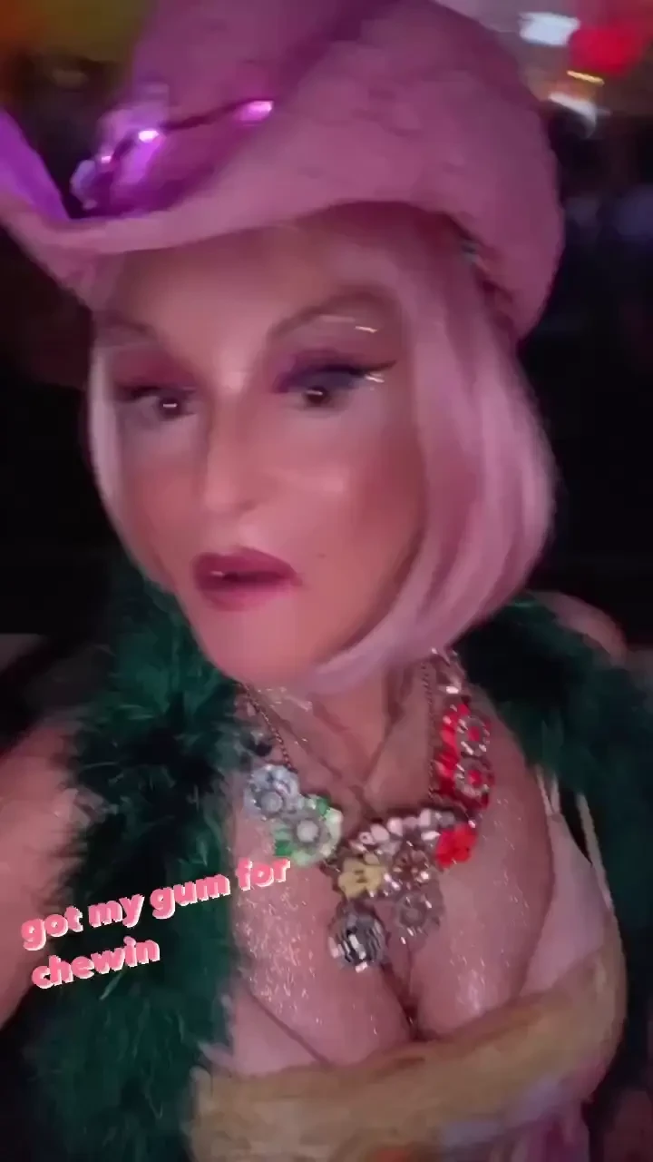 Let me entertain you with my mosaic of a sexy sassy life please check part 3 