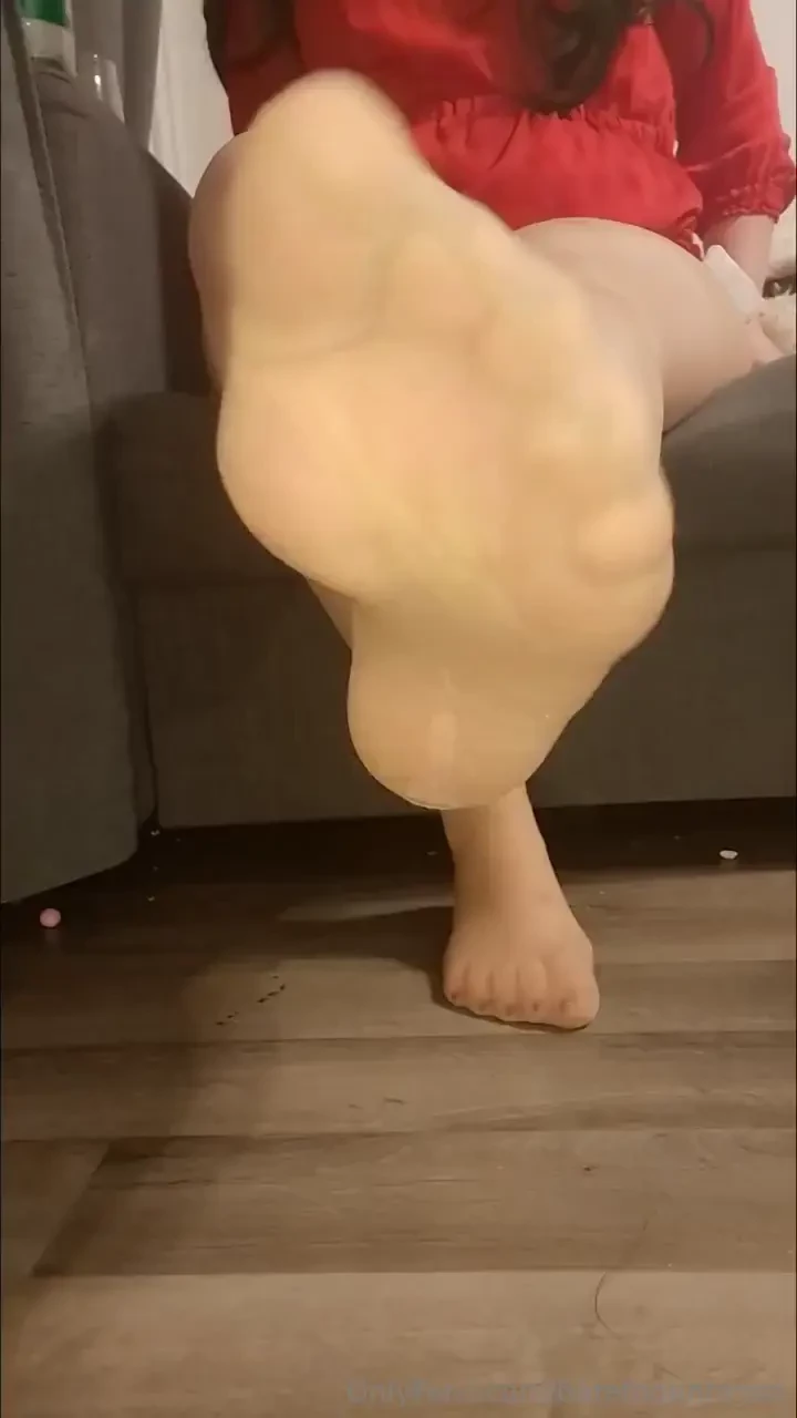 I love wearing nylon stockings feels so good on my skin 