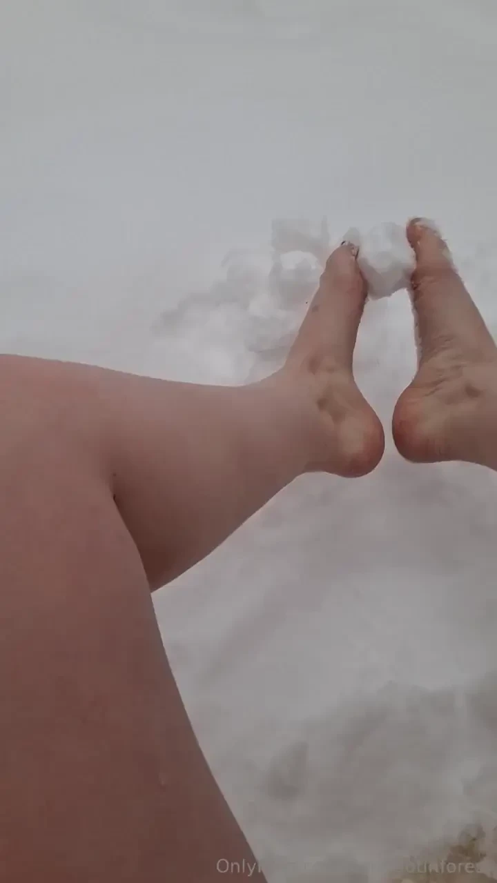 Bathing in snow and building a snowlantern with toes as you see didn t 