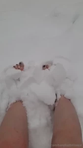 Bathing in snow and building a snowlantern with toes as you see didn t part 2