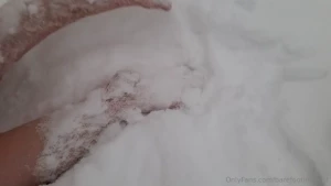 Bathing in snow and building a snowlantern with toes as you see didn t part 4