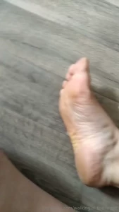 Help me rub this lotion on my feet