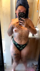 Who doesn t love tupac all of the votes got 4 i did a random pick