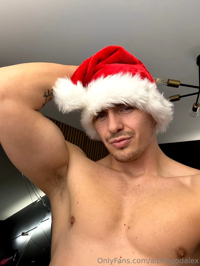 Daddy santas been busy which means this sweaty pit needs cleaning 