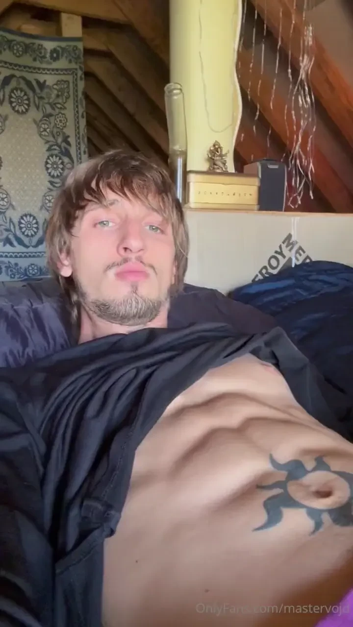Only u and me in a house and i wanna force u to worship my navel 