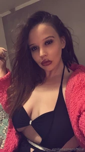 Tell a friend to tell a friend she s backkkk part 1