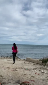 Una passeggiata a mare anche in inverno fa bene al corpo e alla mente