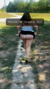 I mariti cornuti si riconoscono facilmente stanno sempre dietro le