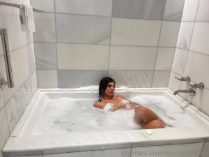 It s not polite to keep a girl waiting