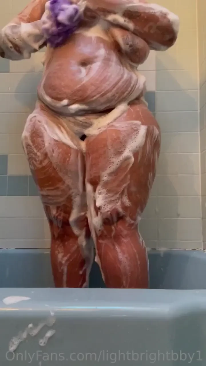 Come shower with me so i can bounce on that dick 