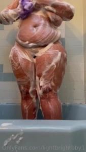 Come shower with me so i can bounce on that dick