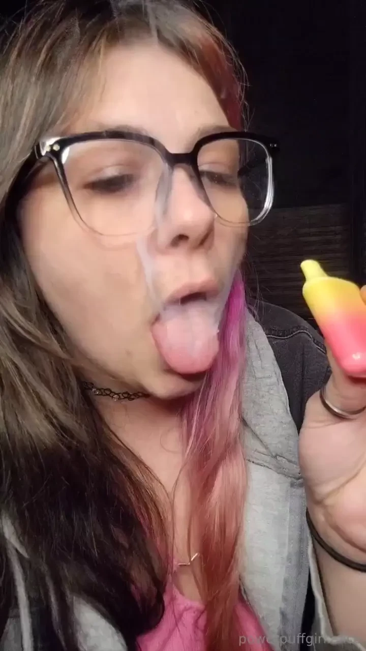 Just cuz vape tricks i can do a french inhale while tongue out nose 