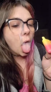 Just cuz vape tricks i can do a french inhale while tongue out nose