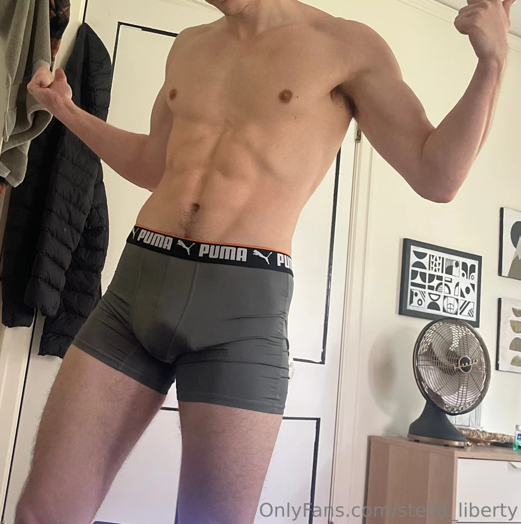 I wake up to this gorgeous body every day my boyfriend works everyday 