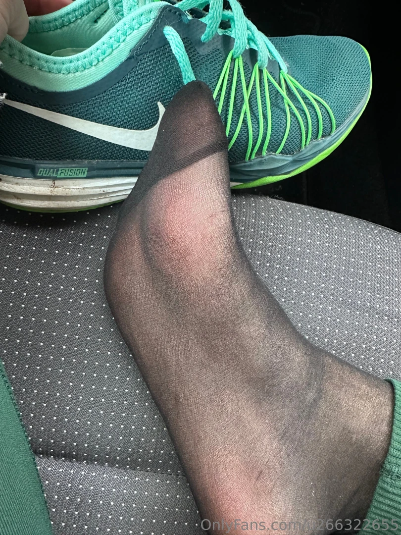 Short fitness session and veeeery sweaty nylons part 1 