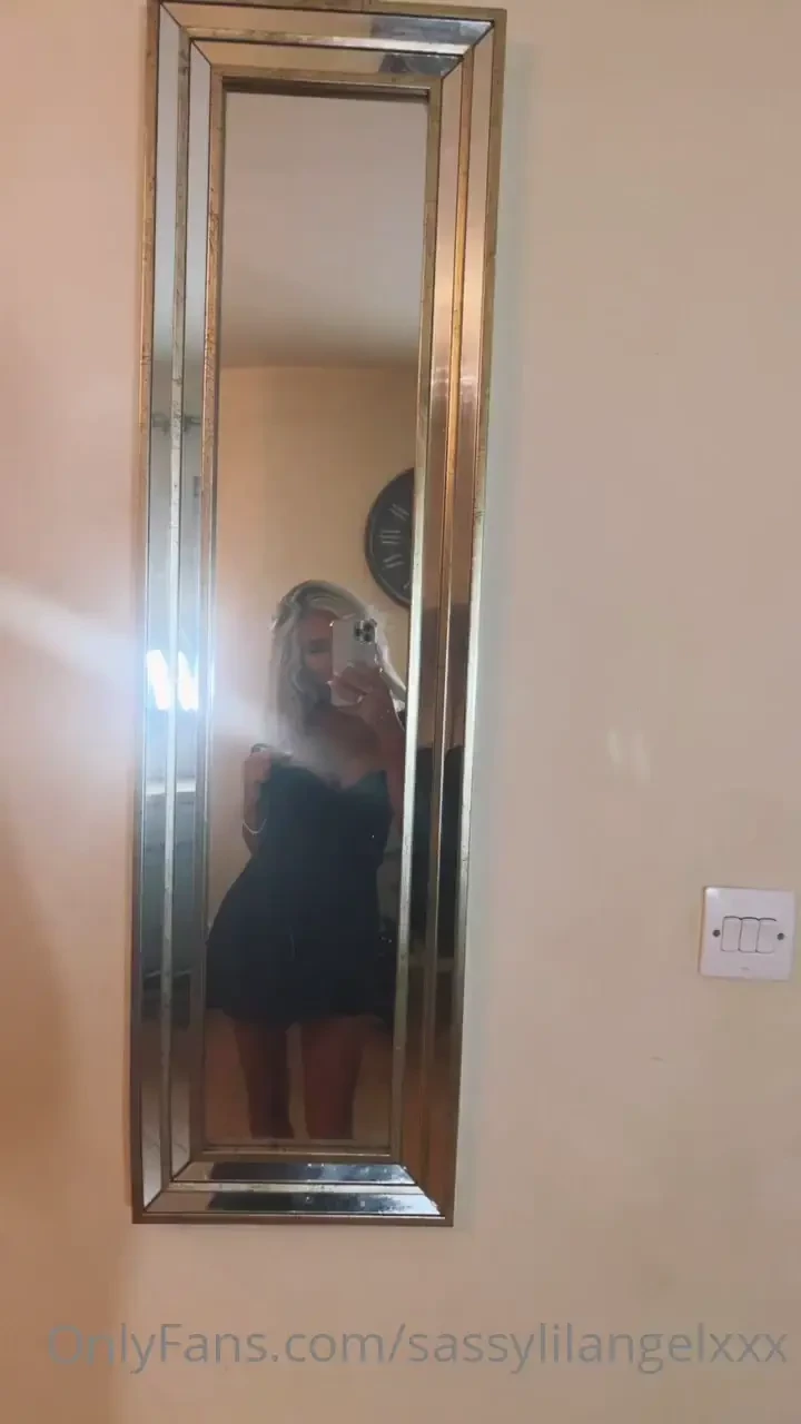 Cute lil black number dm if you want a vid of me fucking myself in 