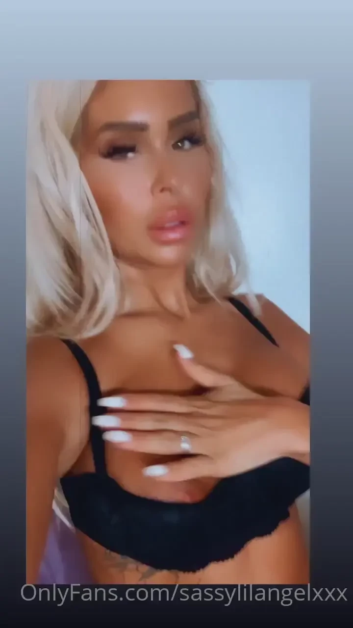 Happy valentines day bet you wish you could spit on my tits or cum on 