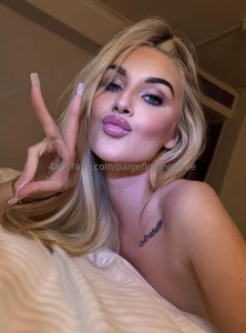 Happy titty tuesday babe tip just 5 and i will send you a sexy titty