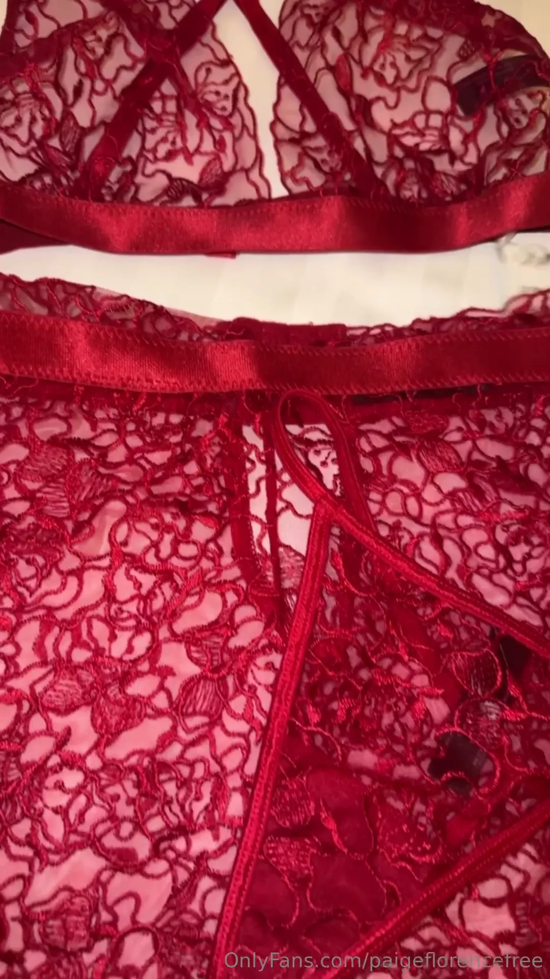 Who s wants too see me in my new dark red outfit 