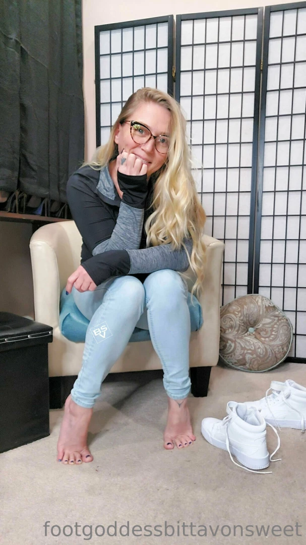 New shoes new stink lol bitta_footfetish_trample 