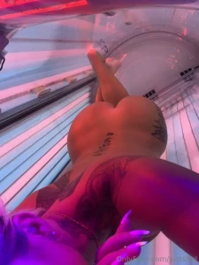 Best way to do a friday right gym to train glutes and sun bed yes