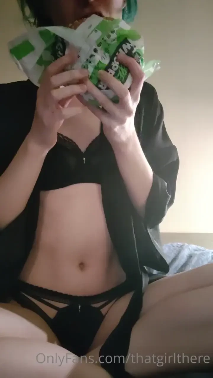 Perfect burger eating outfit 