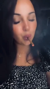 Anayssmokinggirl part 2