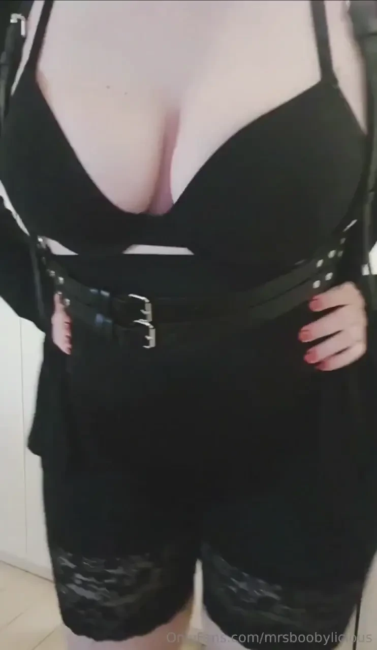 Curious to see how the babies bounce when you push hard curioso di 