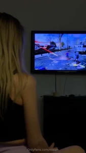 Come play my favourite game with me