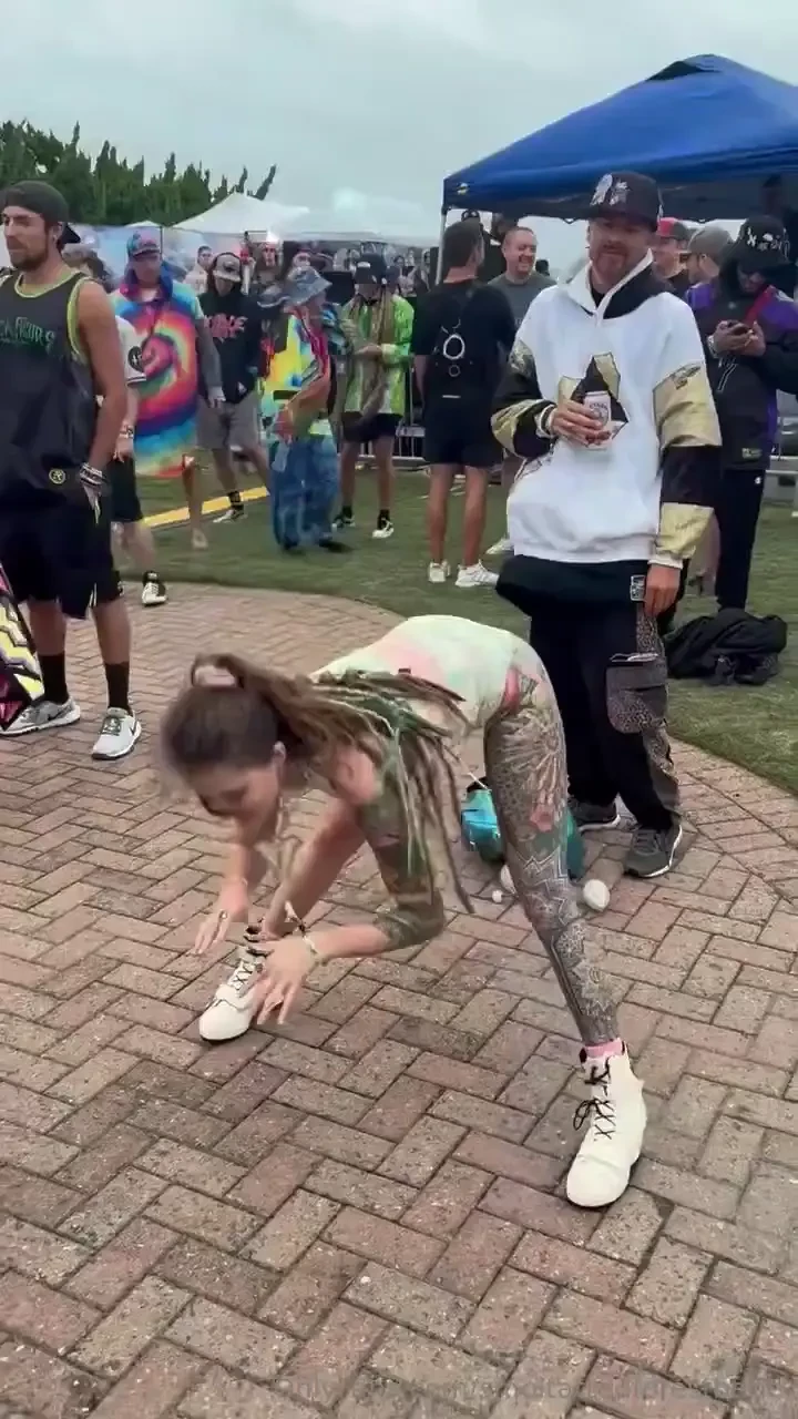 I m at a festival and start stretching in front of you what do you do 