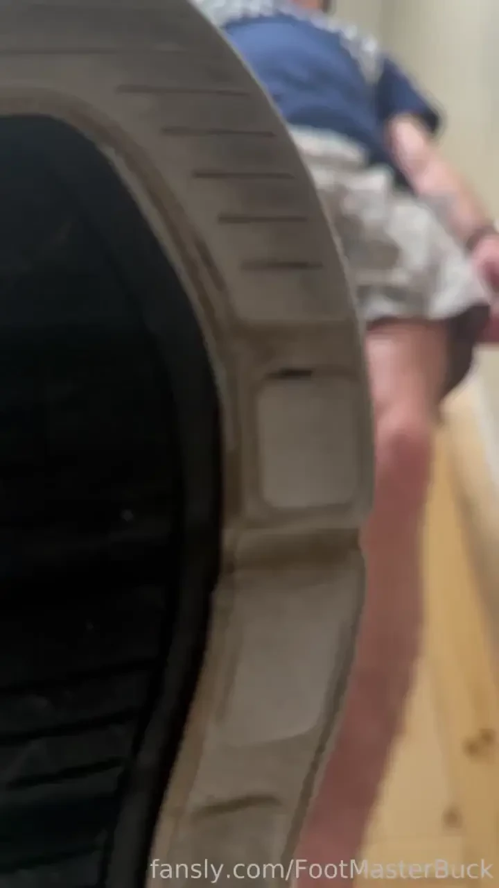 Worship my feet and pits 