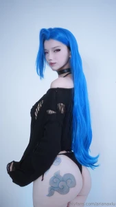 Posting the full jinx pic do you play league if so which champion