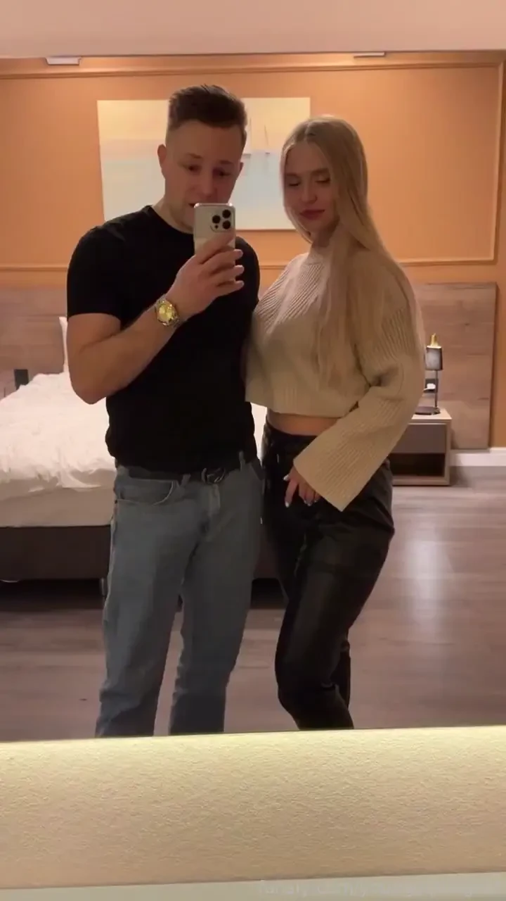 Extrem sch ne blondine mit gro en hupen part 1 