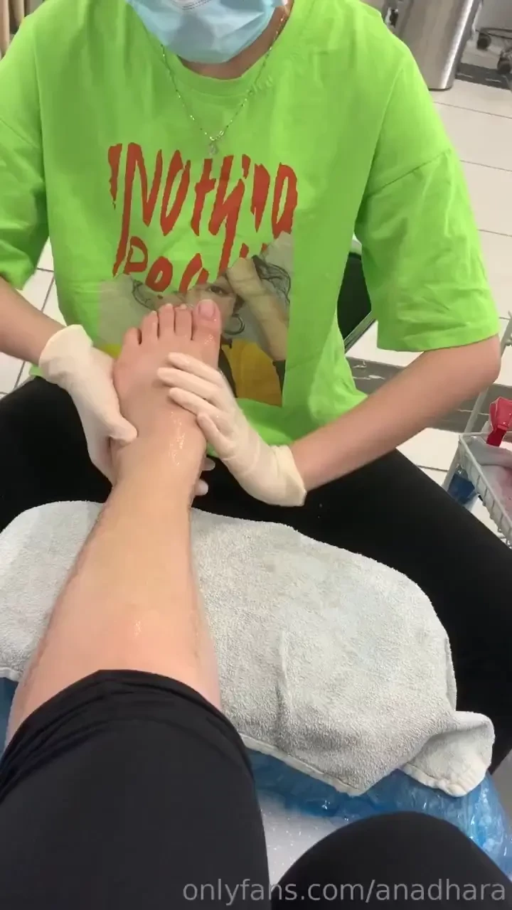 I bet you wish you were rubbing my beautiful toes and worshiping my 