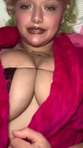 Vamos a hacer videollamada no sabes lo caliente que tengo la vulva por