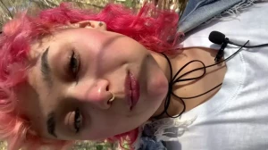 Ven conmigo al parque para hablarte delicioso flashearte todita y