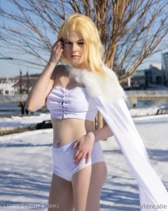 It s a snow day i m thinking of bringing out some cosplay and shooting