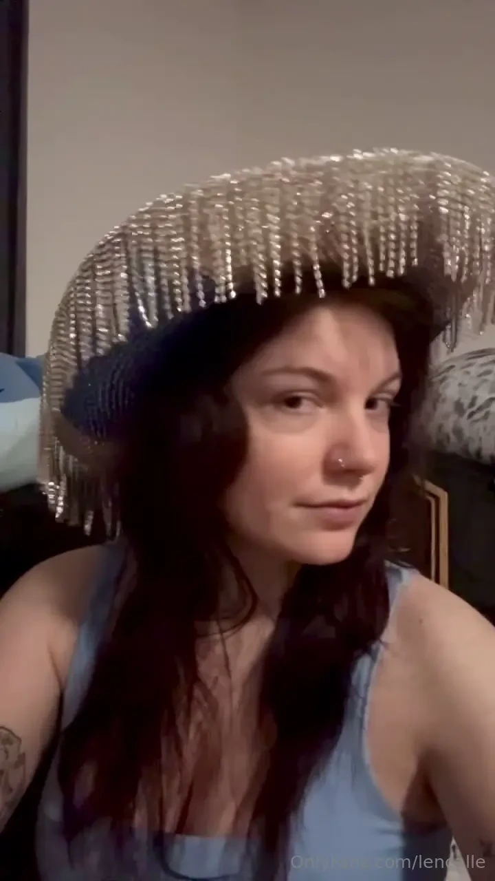 Okay i m sorry i know i m slacking but i finished the second hat soooo 