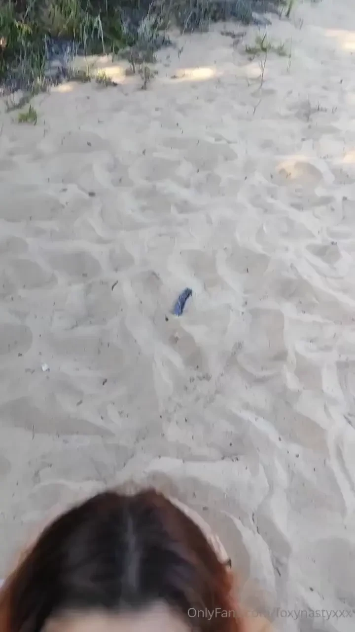 Me encontre un chico en la playa le ofreci hacerle un delicioso oral y 