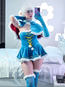 I really love how hot i look in this costumeeeeee roleplaying as an