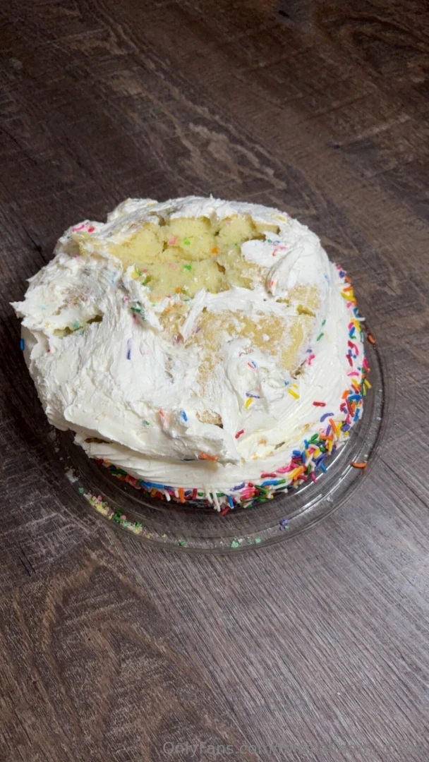 This poor cake couldn t handle my cheeks part 1 