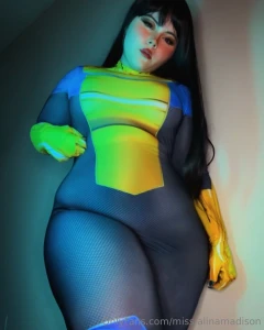 Comment your favorite cosplay part 1